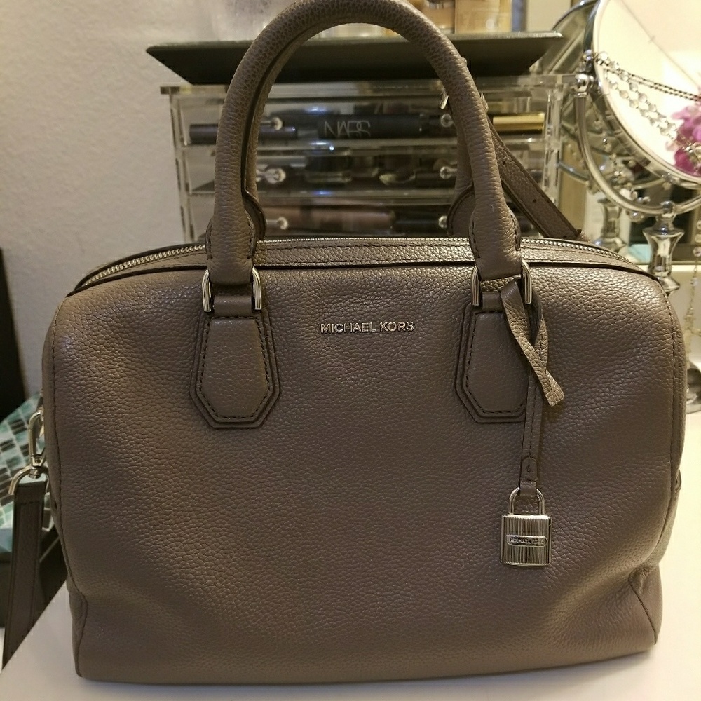 *SOLD* 🖤 Kors Mercer Duffel Cinder